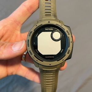 Garmin Instinct™M Tactical Coyote Tan.